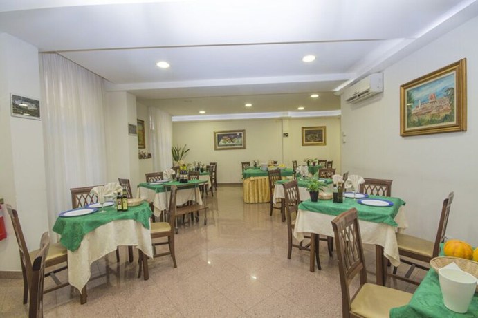 Imagen del bar/restaurante del Hotel Ambrogini. Foto 6
