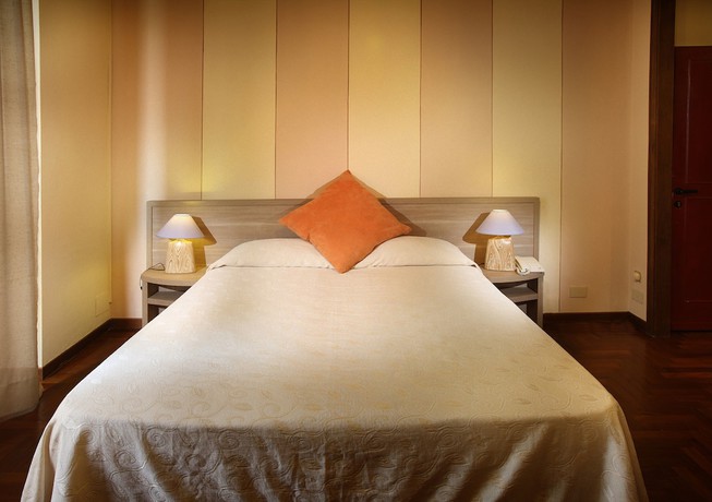 Imagen de la habitación del Hotel Ambrosiano. Foto 11