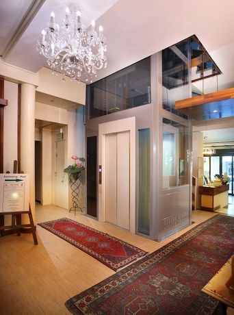 Imagen de los interiores del Hotel Ambrosiano. Foto 17