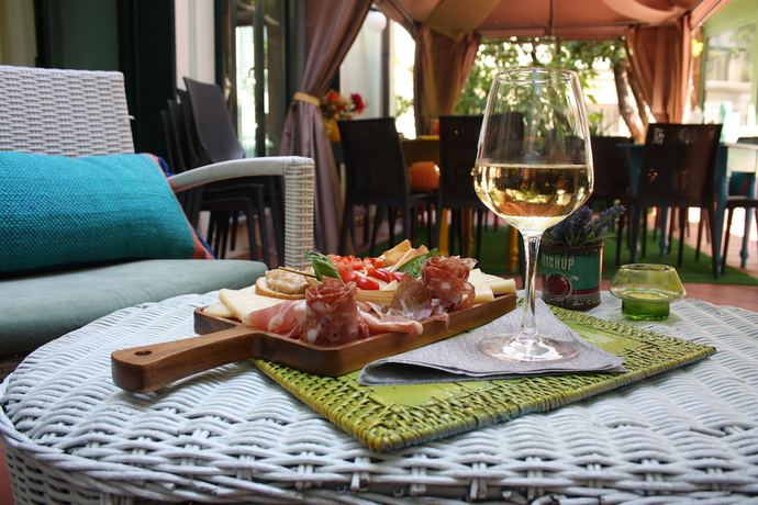 Imagen del bar/restaurante del Hotel Ambrosiano. Foto 9