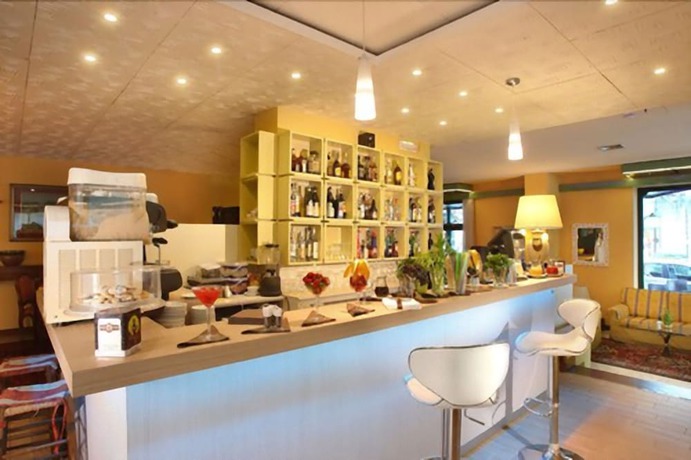 Imagen del bar/restaurante del Hotel Ambrosiano. Foto 10