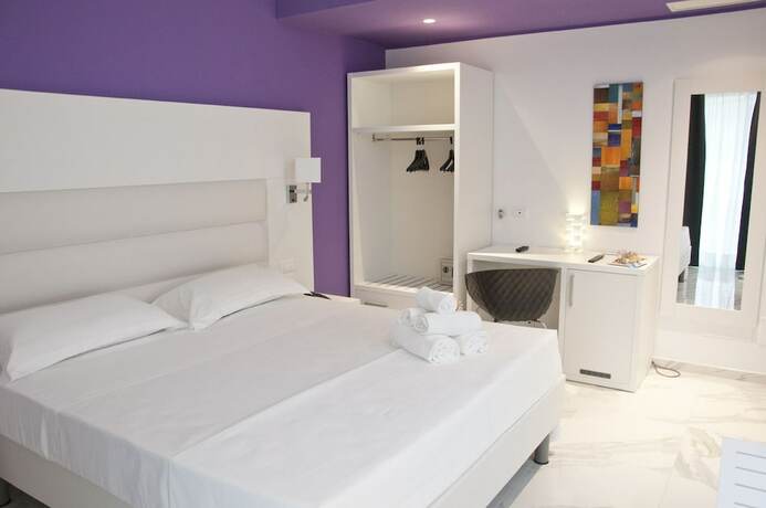 Imagen de la habitación del Hotel Ambruosi Village Resort and Spa. Foto 18