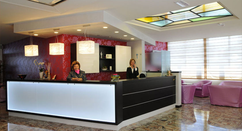 Imagen de los interiores del Hotel Amburgo. Foto 9