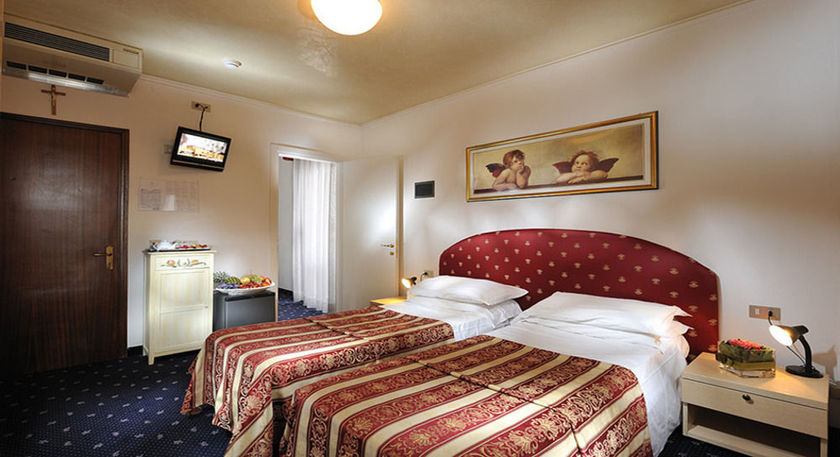 Imagen de la habitación del Hotel Amburgo. Foto 6