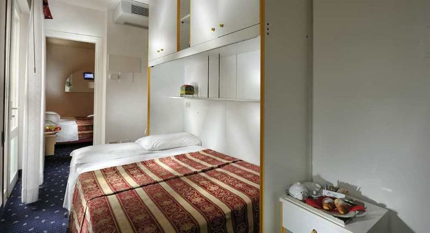 Imagen de la habitación del Hotel Amburgo. Foto 7