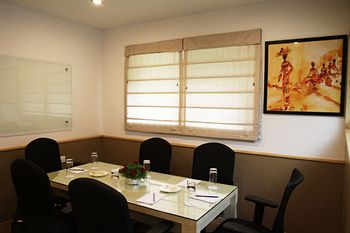 Imagen de los interiores del Hotel Amc Comforts At Brigade Homestead. Foto 15