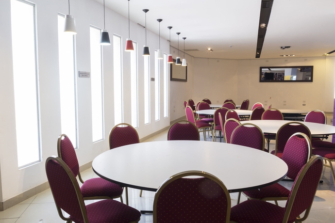 Imagen de los interiores del Hotel Am&eacute;rian Carlos Paz Apart and Suites. Foto 5