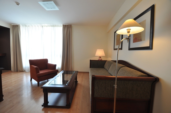 Imagen de los interiores del Hotel Am&eacute;rian Executive Mendoza. Foto 11