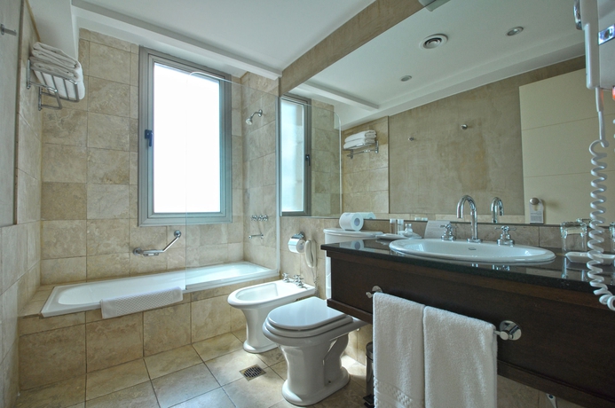 Imagen de la habitación del Hotel Am&eacute;rian Executive Mendoza. Foto 7