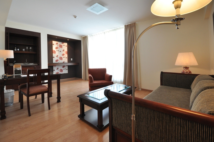 Imagen de los interiores del Hotel Am&eacute;rian Executive Mendoza. Foto 14