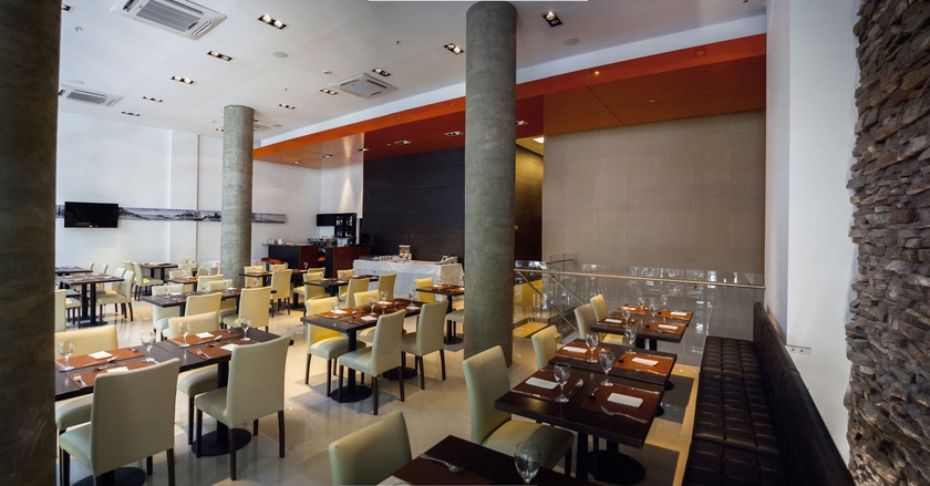 Imagen del bar/restaurante del Hotel Amérian Puerto Rosario. Foto 4