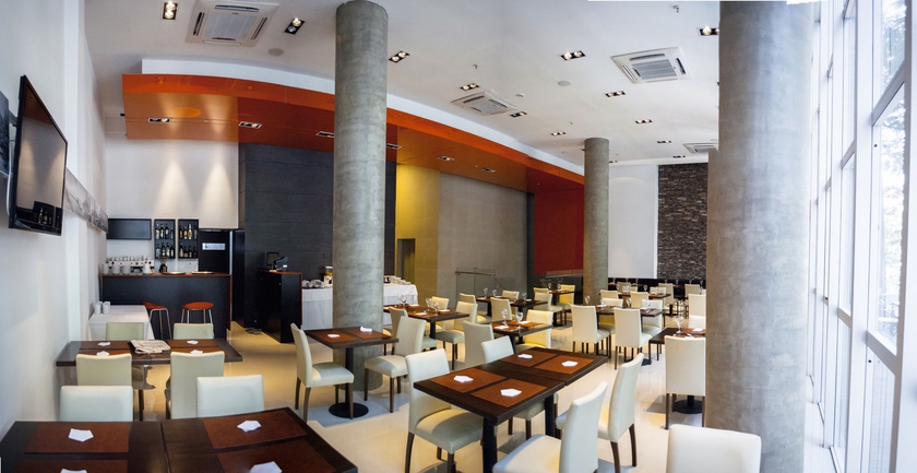 Imagen del bar/restaurante del Hotel Amérian Puerto Rosario. Foto 5