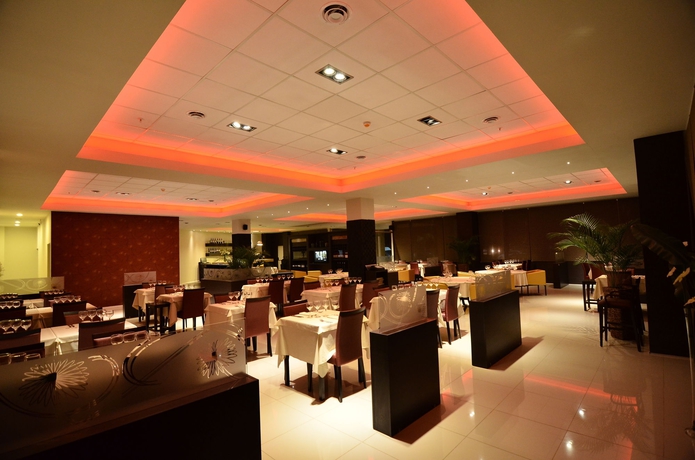 Imagen del bar/restaurante del Hotel Am&eacute;rian Villa Maria Park. Foto 6