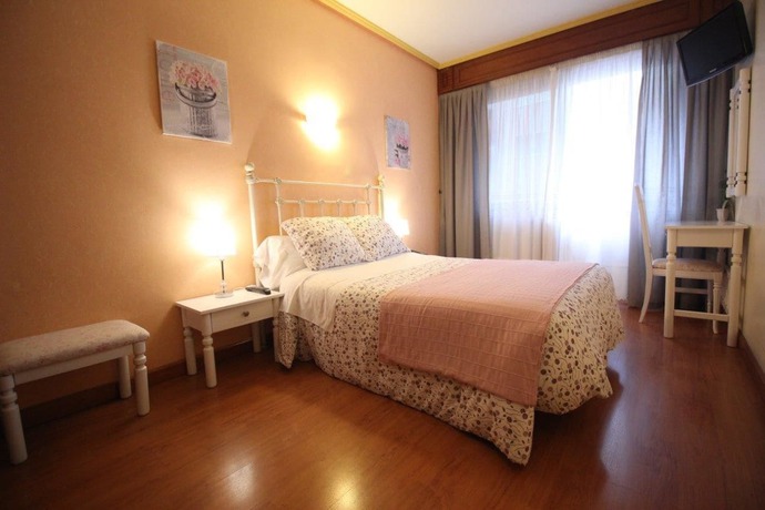 Imagen de la habitación del Hotel América, Ferrol. Foto 9