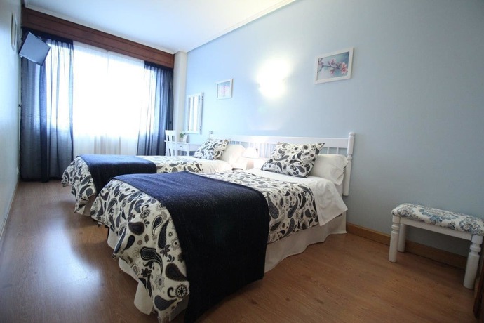 Imagen de la habitación del Hotel América, Ferrol. Foto 11