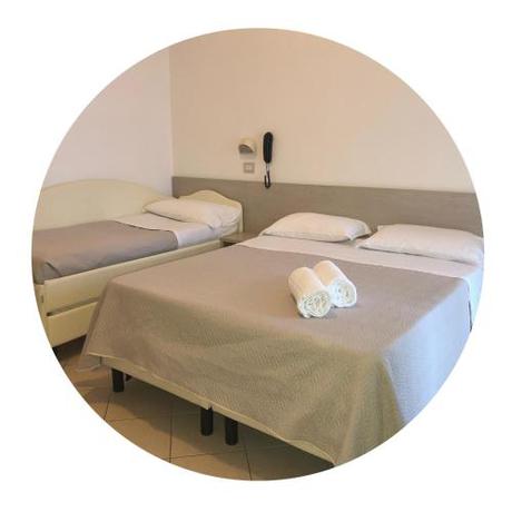 Imagen de la habitación del Hotel Amedea. Foto 9