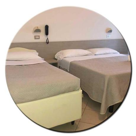 Imagen de la habitación del Hotel Amedea. Foto 10