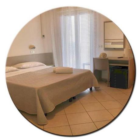 Imagen de la habitación del Hotel Amedea. Foto 13
