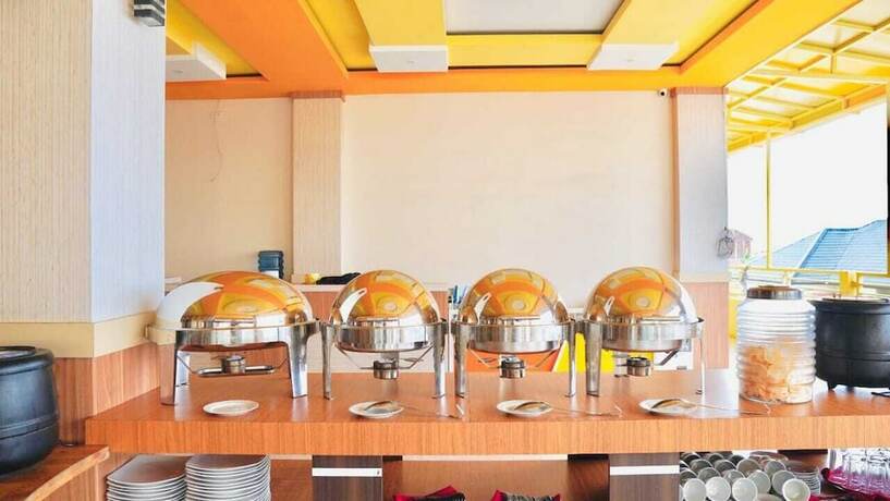 Imagen del bar/restaurante del Hotel Amel Convention Hall. Foto 8