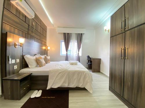 Imagen de la habitación del Hotel Amelia Aparthotel. Foto 15
