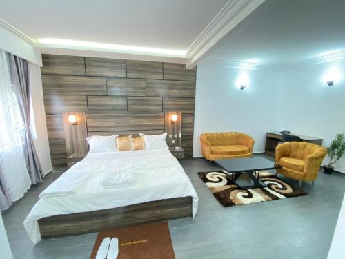 Imagen de la habitación del Hotel Amelia Aparthotel. Foto 16
