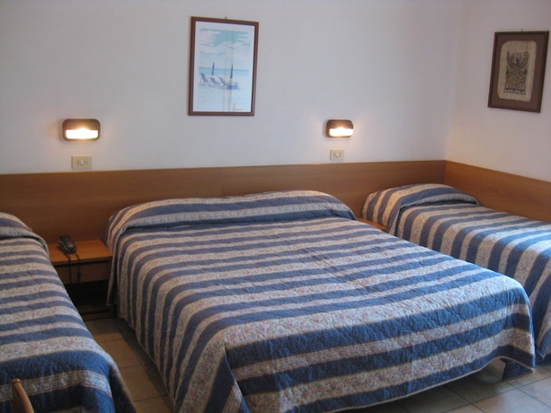 Imagen de la habitación del Hotel Amelia. Foto 4