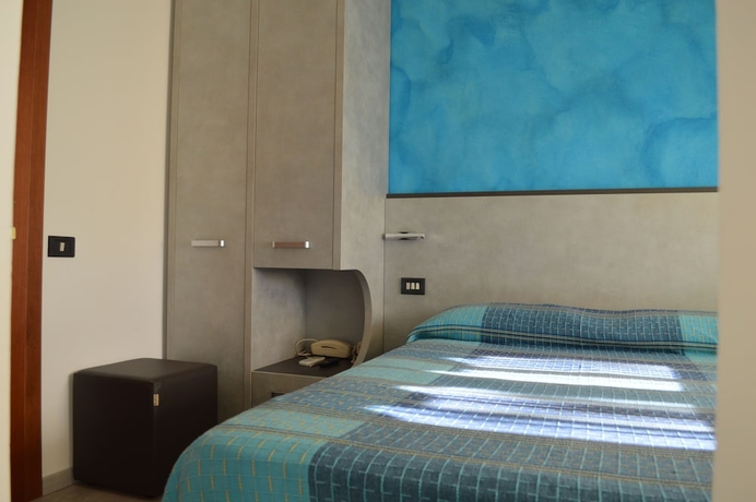 Imagen de la habitación del Hotel Amelia. Foto 11