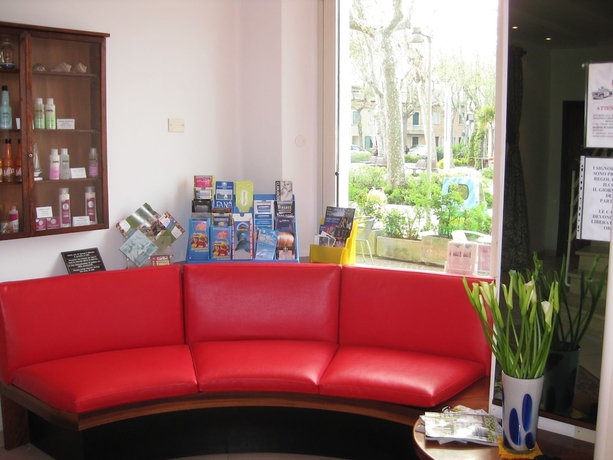 Imagen de los interiores del Hotel Amelia. Foto 18