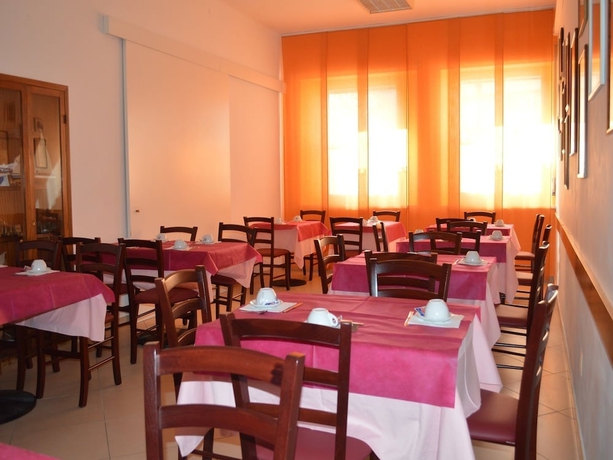 Imagen del bar/restaurante del Hotel Amelia. Foto 2