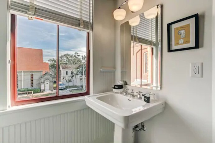 Imagen de la habitación del Hotel Amelia Schoolhouse Inn. Foto 9