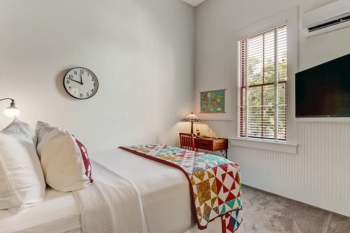 Imagen de la habitación del Hotel Amelia Schoolhouse Inn. Foto 10