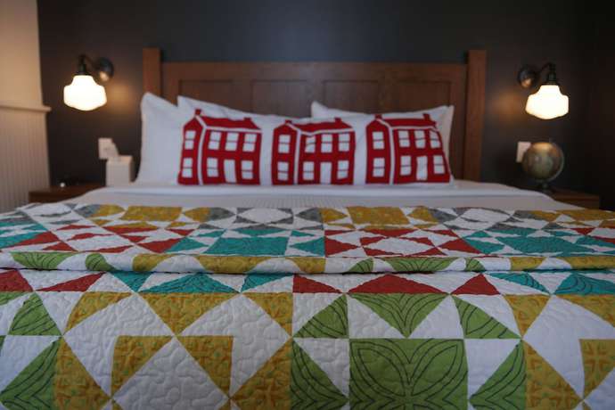 Imagen de la habitación del Hotel Amelia Schoolhouse Inn. Foto 13