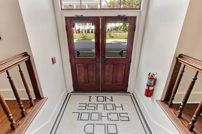 Imagen de los interiores del Hotel Amelia Schoolhouse Inn. Foto 18
