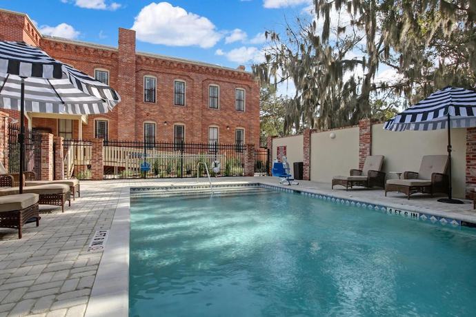 Imagen de la piscina del Hotel Amelia Schoolhouse Inn. Foto 19