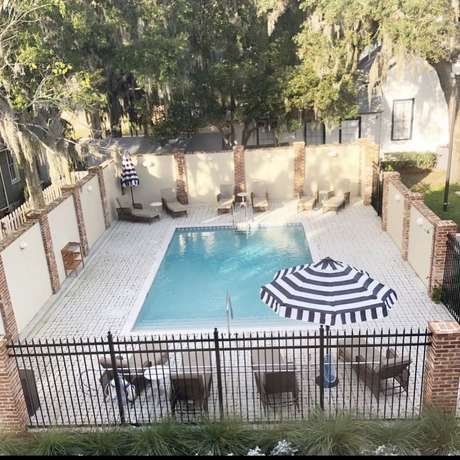 Imagen de la piscina del Hotel Amelia Schoolhouse Inn. Foto 20