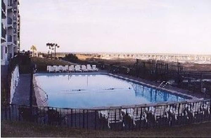 Imagen de la piscina del Hotel Amelia South Condos. Foto 13