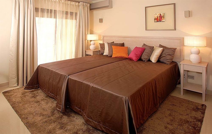 Imagen de la habitación del Hotel Amendoeira Golf Resort. Foto 2