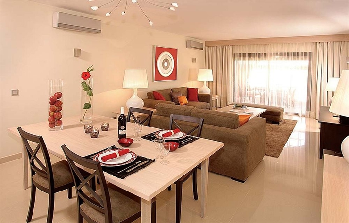 Imagen de la habitación del Hotel Amendoeira Golf Resort. Foto 3