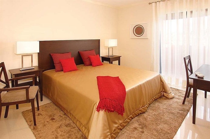 Imagen de la habitación del Hotel Amendoeira Golf Resort. Foto 5