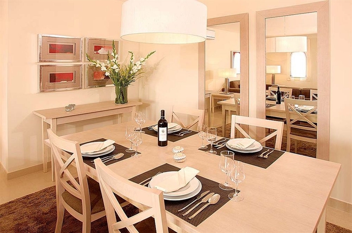 Imagen de la habitación del Hotel Amendoeira Golf Resort. Foto 8