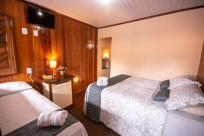 Imagen de la habitación del Hotel Amendoeira Praia. Foto 15