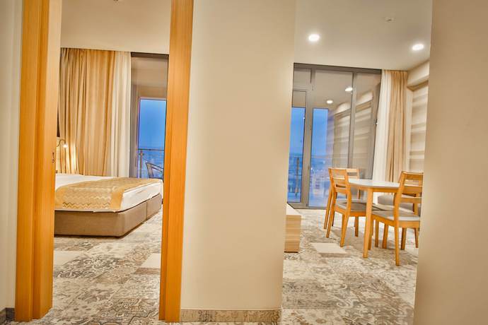 Imagen de la habitación del Hotel Ameri Plaza. Foto 2