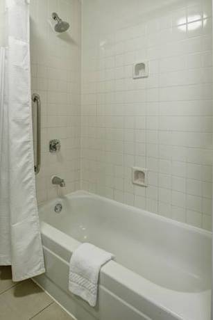 Imagen de la habitación del Hotel AmericInn by Wyndham Brookfield. Foto 13