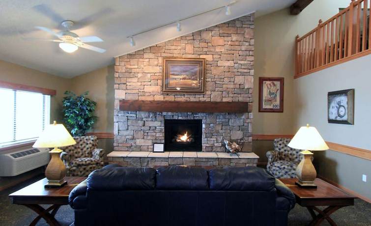 Imagen de los interiores del Hotel AmericInn by Wyndham Cedar Rapids Airport. Foto 19