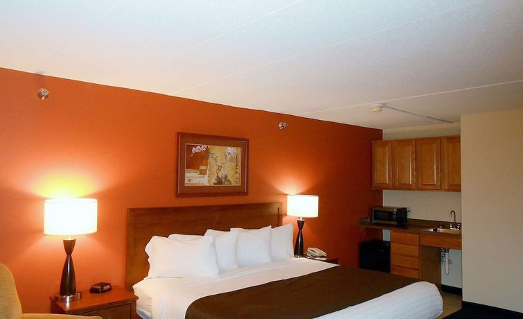 Imagen de la habitación del Hotel AmericInn by Wyndham Cedar Rapids Airport. Foto 10