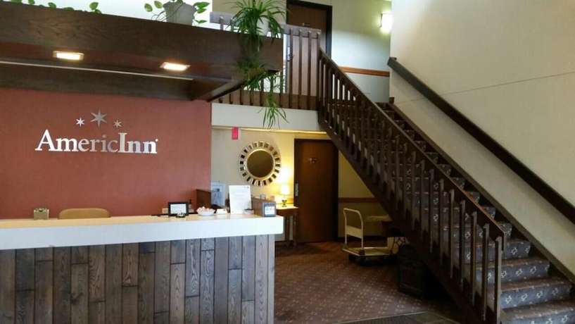 Imagen de los interiores del Hotel AmericInn by Wyndham Forest Lake. Foto 16