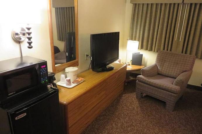 Imagen de la habitación del Hotel AmericInn by Wyndham Forest Lake. Foto 4