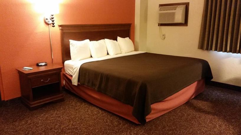 Imagen de la habitación del Hotel AmericInn by Wyndham Forest Lake. Foto 7