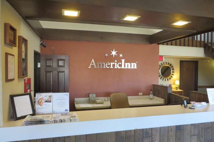Imagen de los interiores del Hotel AmericInn by Wyndham Forest Lake. Foto 19