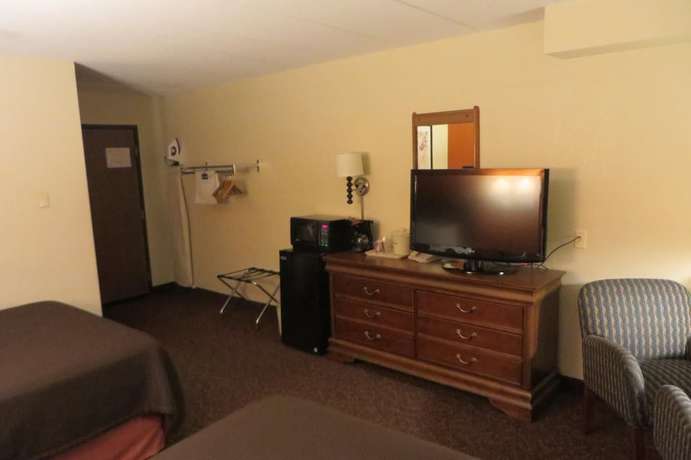 Imagen de la habitación del Hotel AmericInn by Wyndham Forest Lake. Foto 13